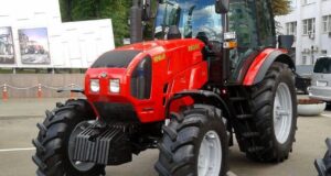 На день рождения Лукашенко подарил Путину трактор